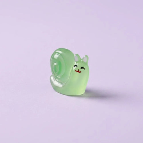 Miniature Glow Snail Assorted (1pc)