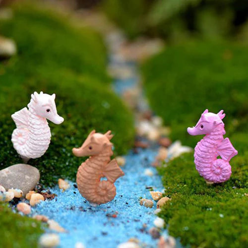 Miniature Dollhouse Garden Seahorse(1Pc) on the oceanic background.